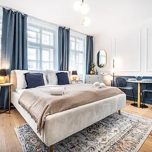 Beautifully Renovated At Lesser Town Apartment